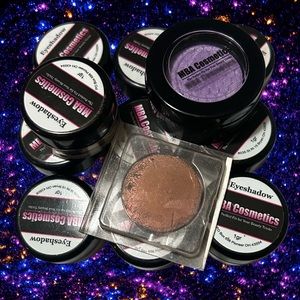 10 Loose Pigments plus 2 Pressed Eyeshadows (one of them COLORSHIFT!)